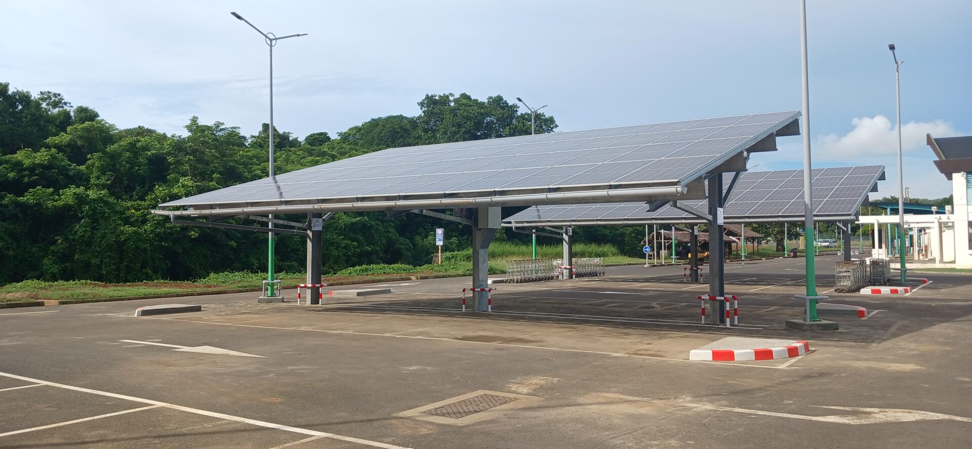 Ombrières solaires - Aéroport de Nosy Be